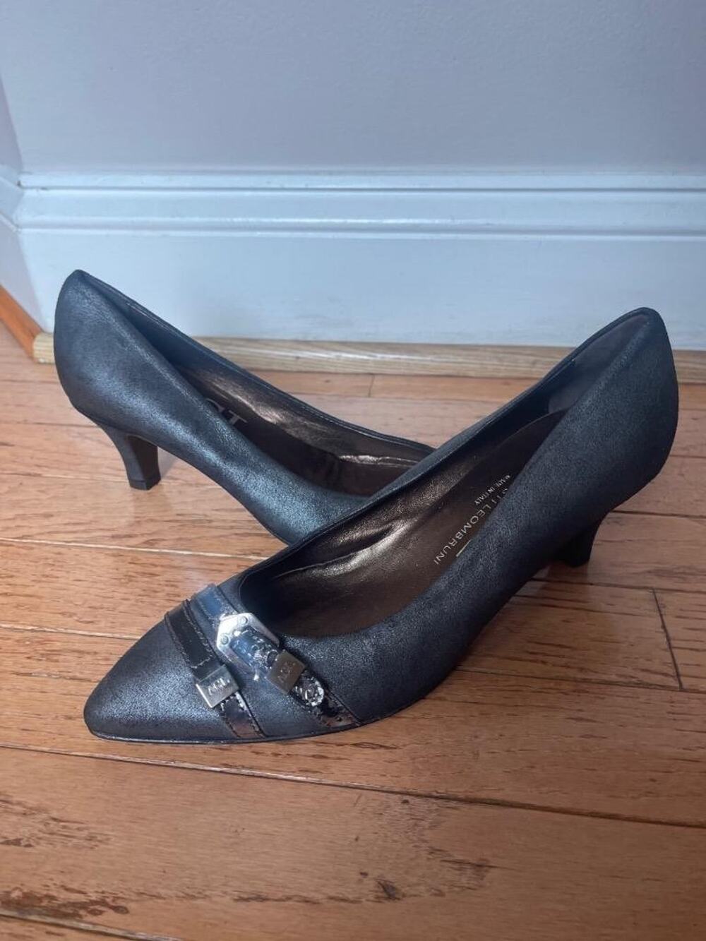 AGL Attilio Giusti Leombruni BUCKLE STRAP PUMP SIZE 8 (SH1000